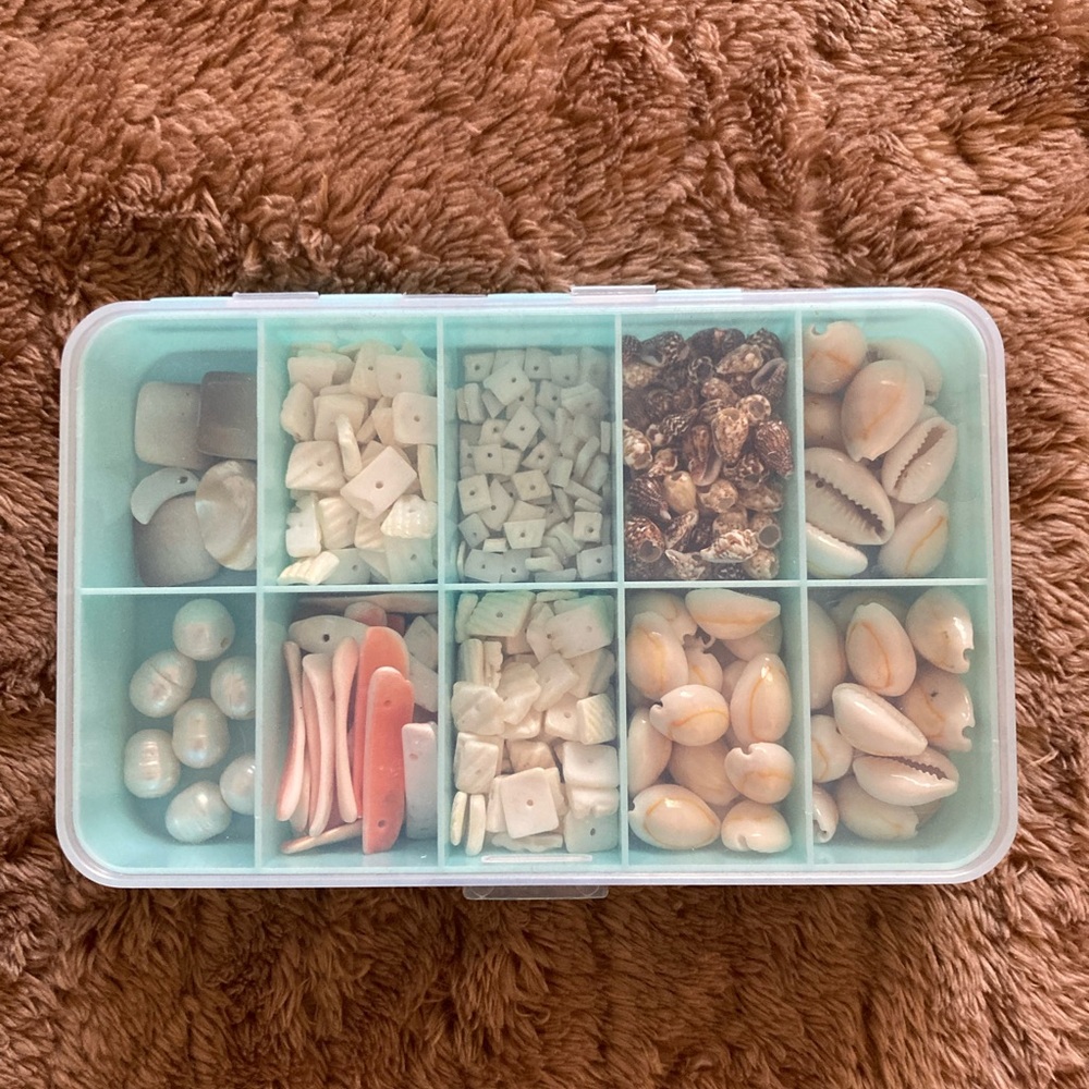 Natural Seashell and Glass Pearl Bead Lot with Organizer - Picture 10 of 10